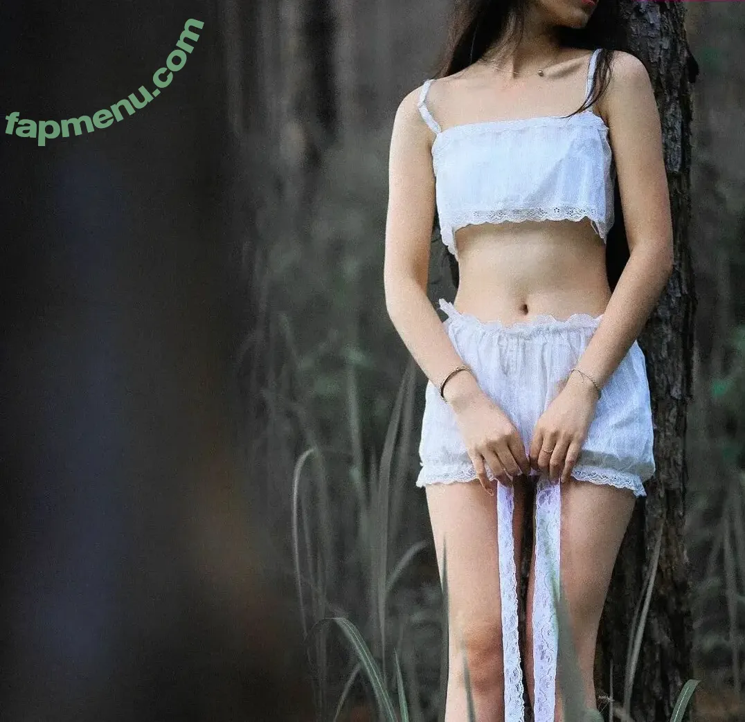 avravira nude photo #0005 (Ana / ummuavra)