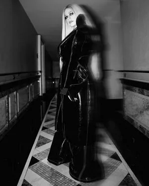 Avril Lavigne / AvrilLavigne nude photo #0645