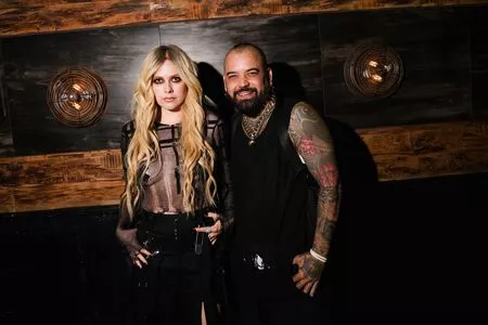 Avril Lavigne / AvrilLavigne nude photo #0668