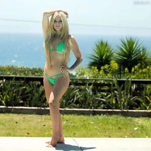 Avril Lavigne / AvrilLavigne nude photo #0740