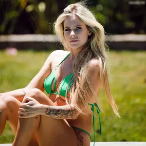 Avril Lavigne / AvrilLavigne nude photo #0742