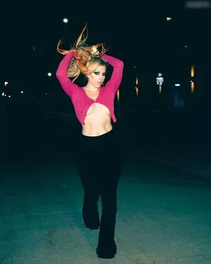 Avril Lavigne / AvrilLavigne nude photo #0786