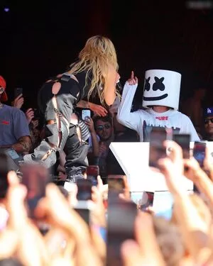 Avril Lavigne / AvrilLavigne nude photo #0794