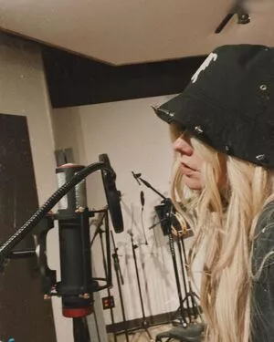 Avril Lavigne / AvrilLavigne nude photo #0803