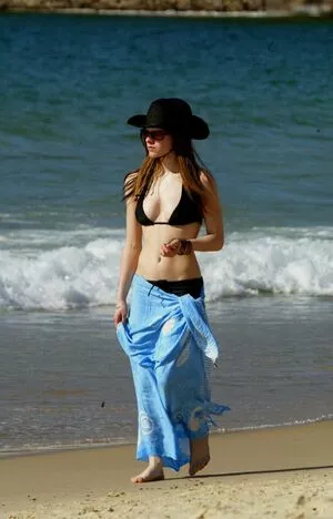 Avril Lavigne / AvrilLavigne nude photo #0808
