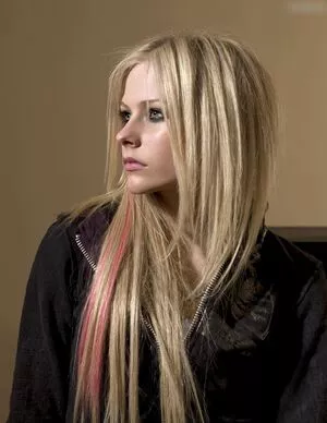 Avril Lavigne / AvrilLavigne nude photo #0820