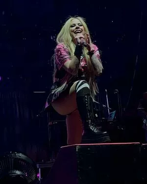 Avril Lavigne / AvrilLavigne nude photo #0844