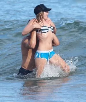 Avril Lavigne / AvrilLavigne nude photo #0850