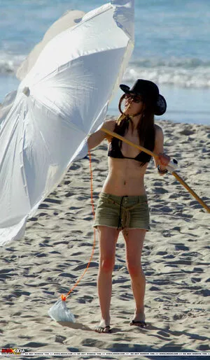 Avril Lavigne / AvrilLavigne nude photo #0869