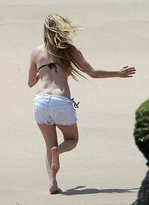 Avril Lavigne / AvrilLavigne nude photo #0887