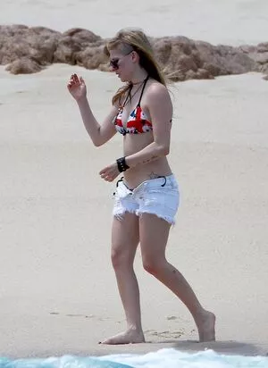 Avril Lavigne / AvrilLavigne nude photo #0888