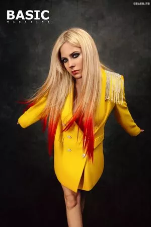 Avril Lavigne / AvrilLavigne nude photo #0902