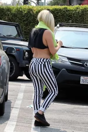 Avril Lavigne / AvrilLavigne nude photo #0915