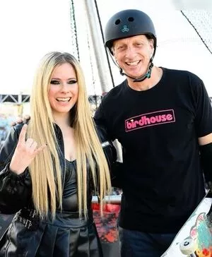 Avril Lavigne / AvrilLavigne nude photo #0920