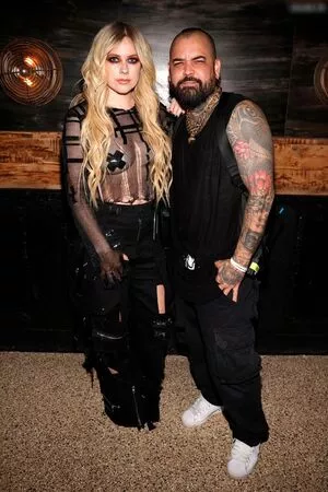 Avril Lavigne / AvrilLavigne nude photo #0927