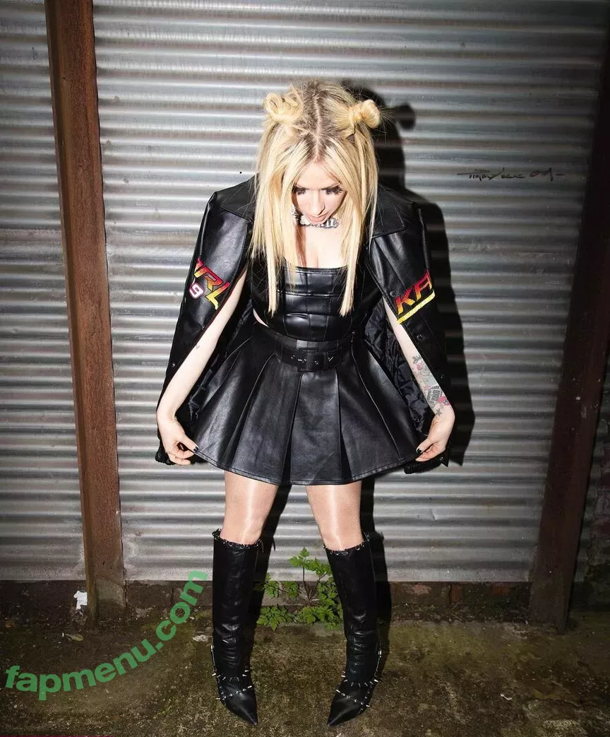 Avril Lavigne nude photo #0531 (AvrilLavigne)