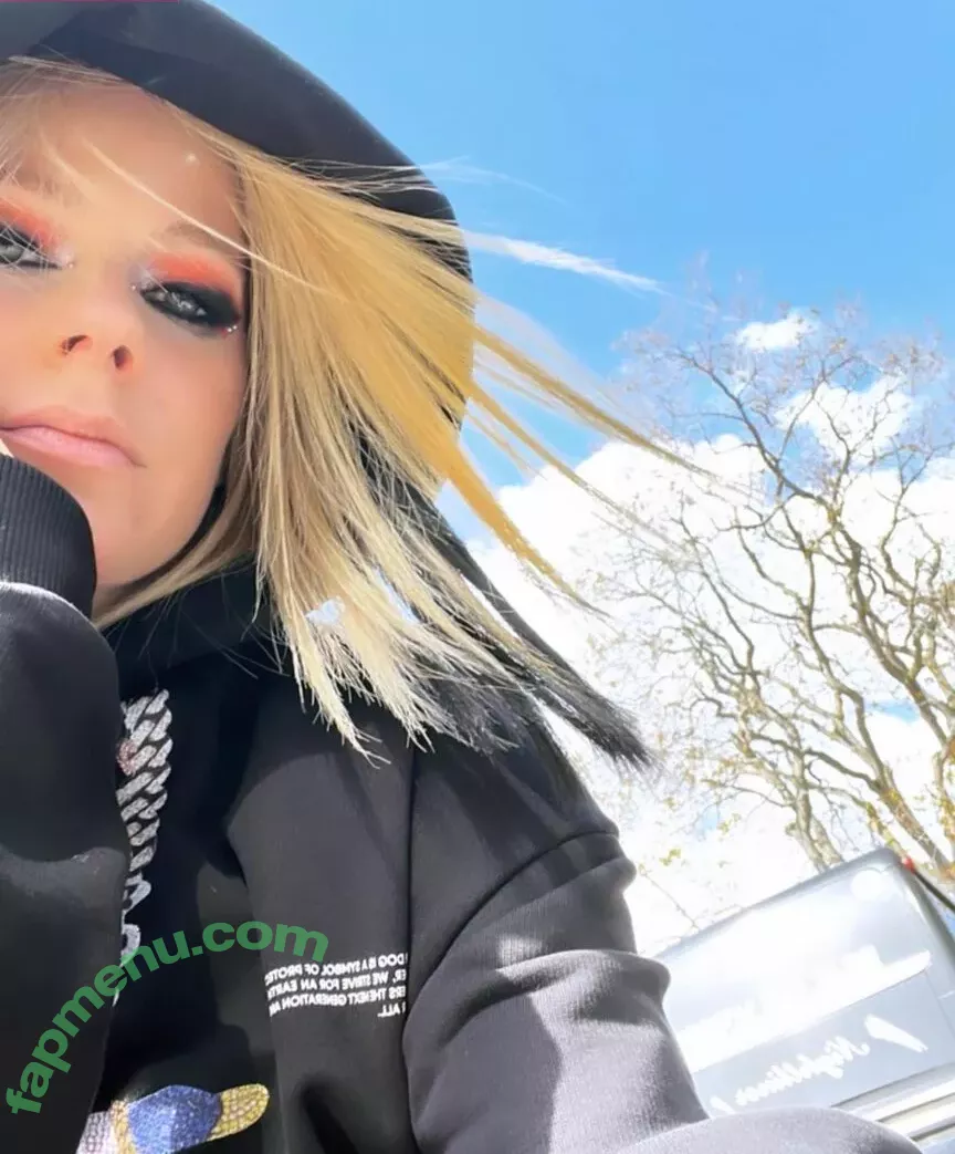 Avril Lavigne nude photo #0541 (AvrilLavigne)