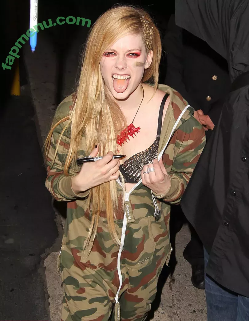Avril Lavigne nude photo #0545 (AvrilLavigne)