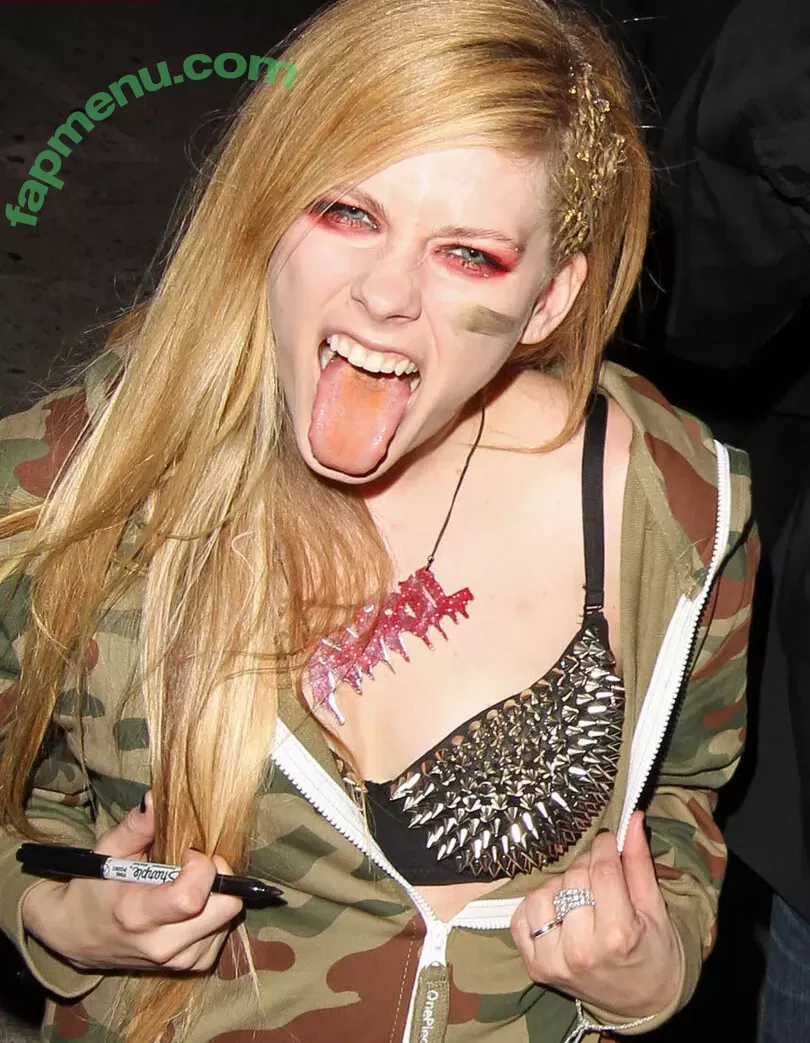 Avril Lavigne nude photo #0546 (AvrilLavigne)