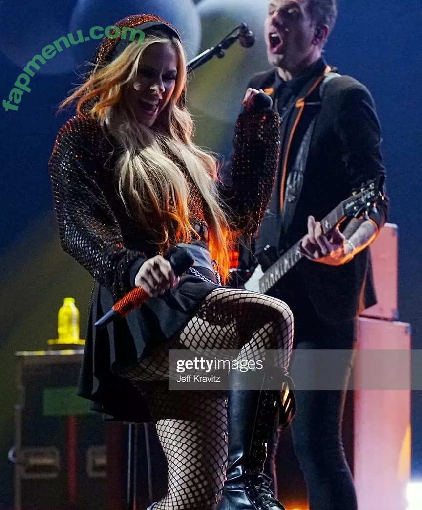 Avril Lavigne nude photo #0551 (AvrilLavigne)