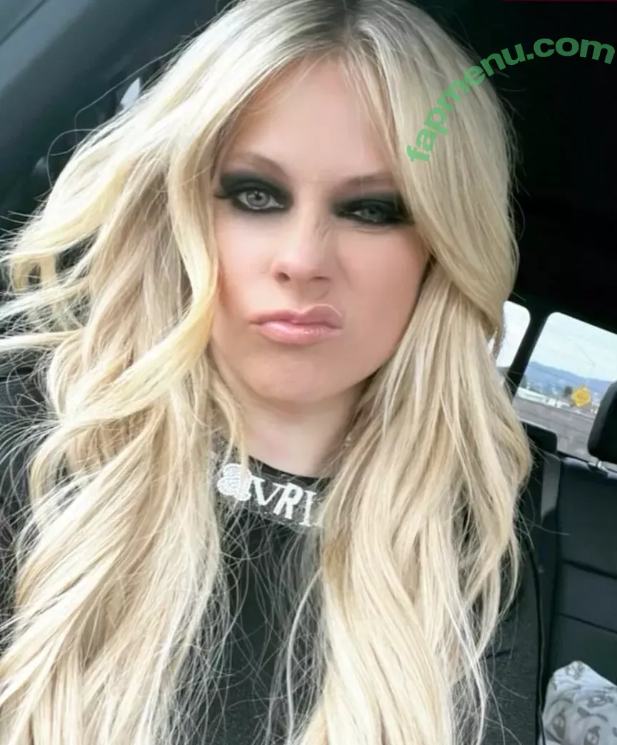 Avril Lavigne nude photo #0554 (AvrilLavigne)