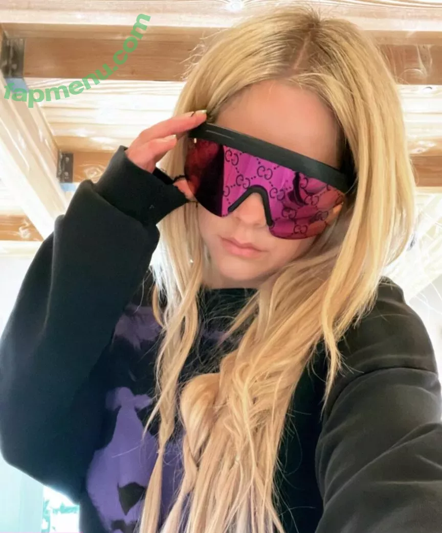 Avril Lavigne nude photo #0563 (AvrilLavigne)