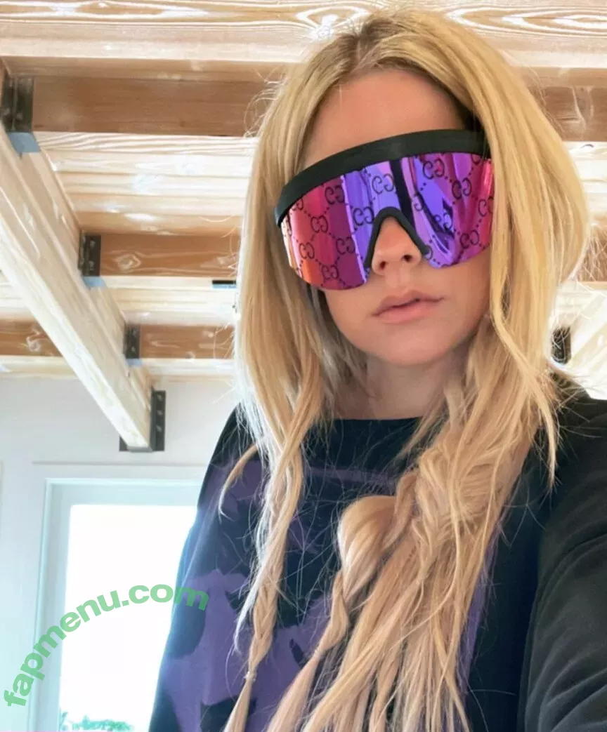 Avril Lavigne nude photo #0565 (AvrilLavigne)