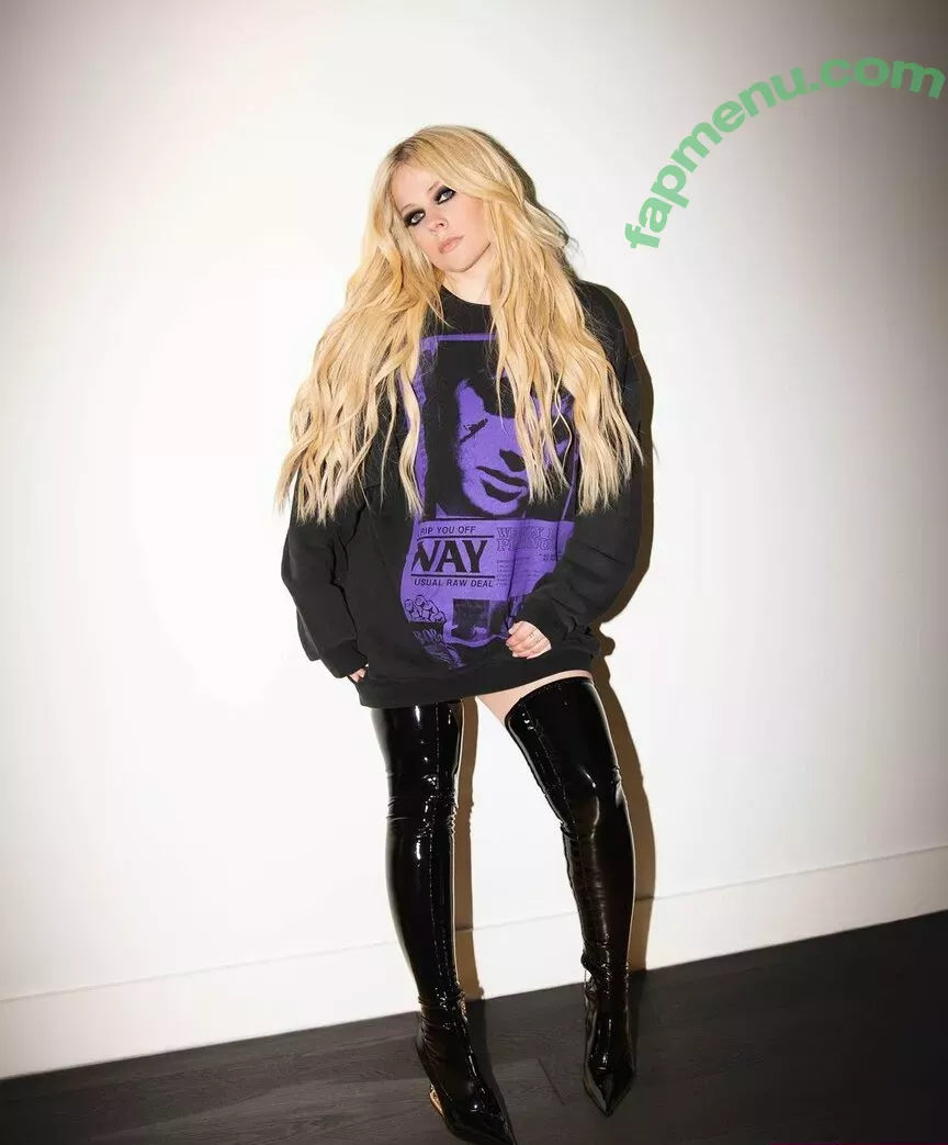 Avril Lavigne nude photo #0566 (AvrilLavigne)
