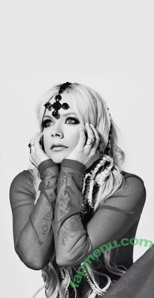 Avril Lavigne nude photo #0586 (AvrilLavigne)