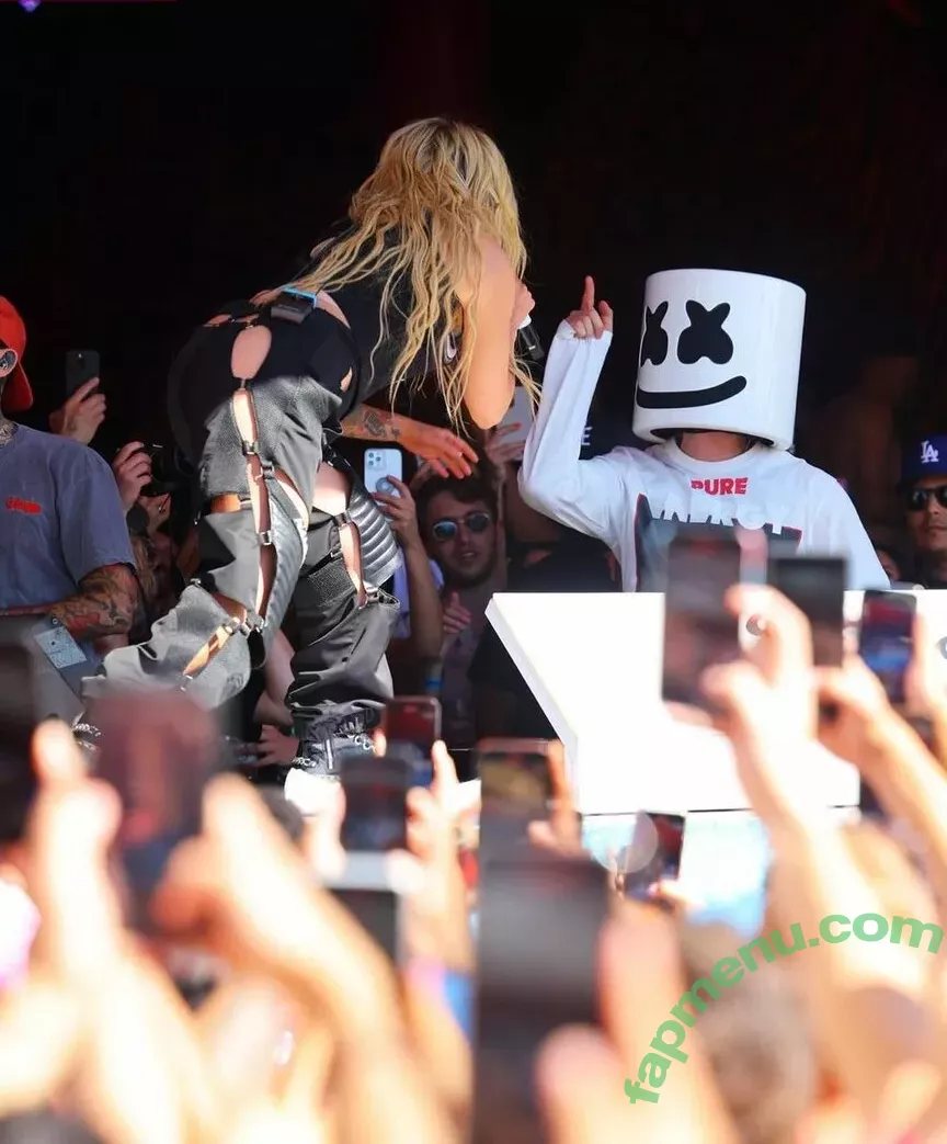 Avril Lavigne nude photo #0591 (AvrilLavigne)