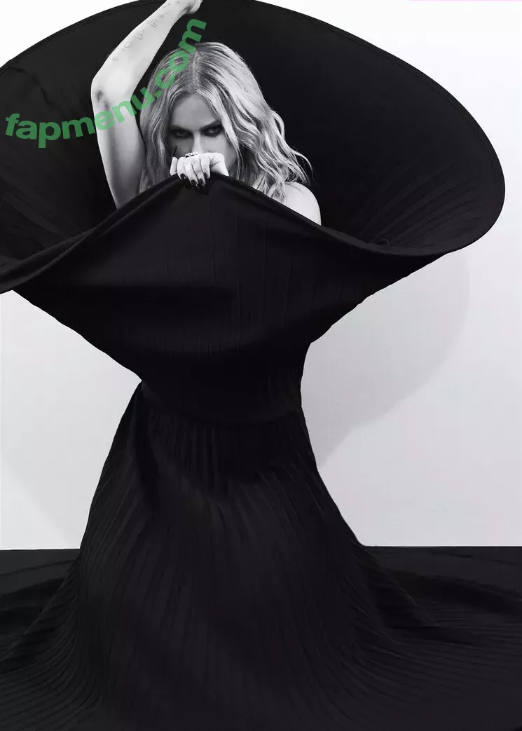 Avril Lavigne nude photo #0596 (AvrilLavigne)