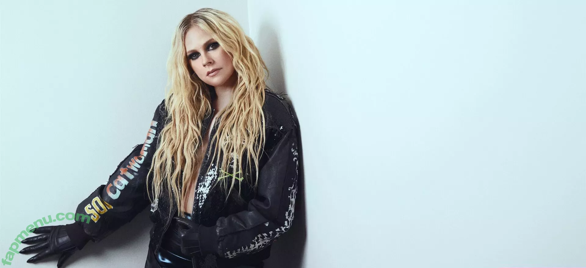 Avril Lavigne nude photo #0600 (AvrilLavigne)