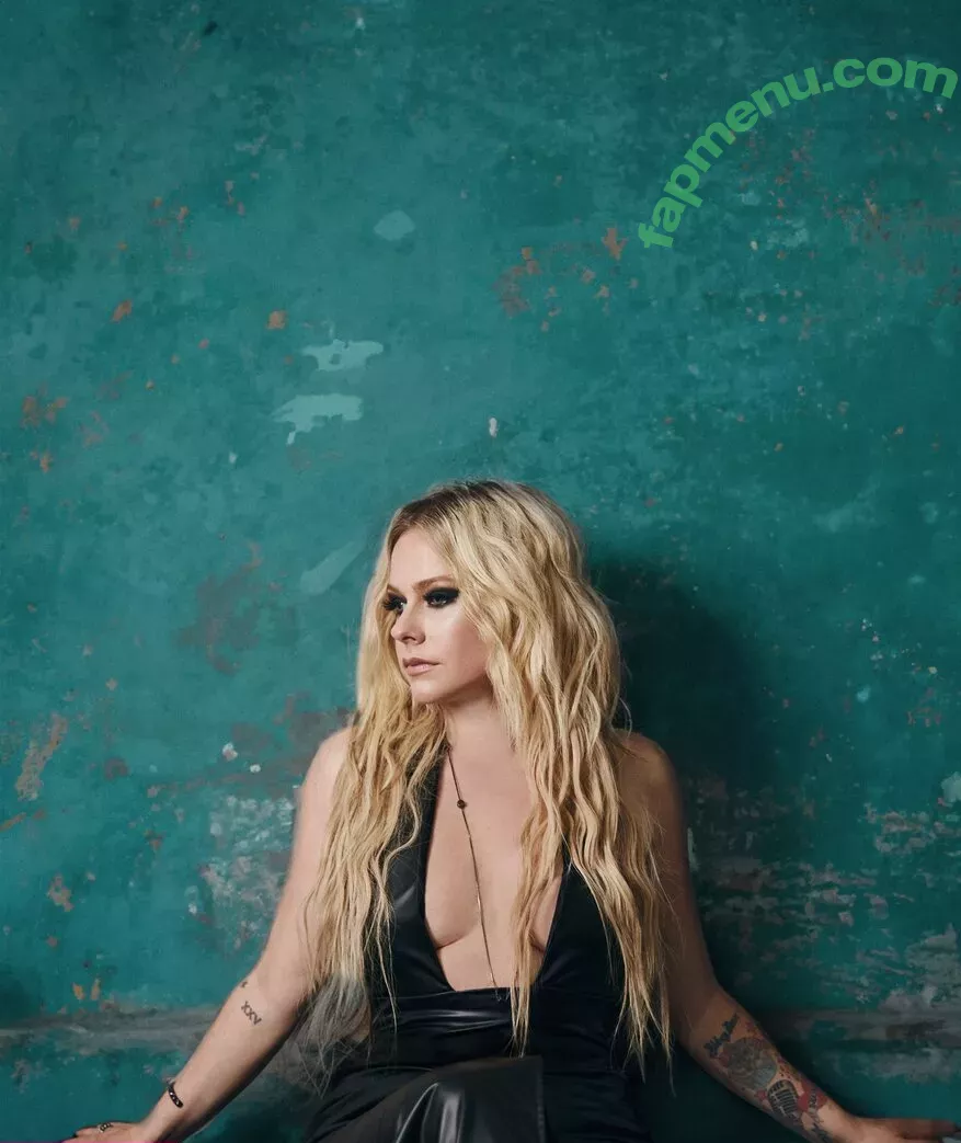 Avril Lavigne nude photo #0601 (AvrilLavigne)