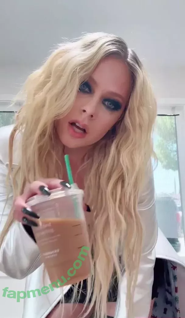 Avril Lavigne nude photo #0603 (AvrilLavigne)