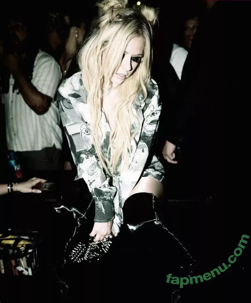 Avril Lavigne nude photo #0624 (AvrilLavigne)