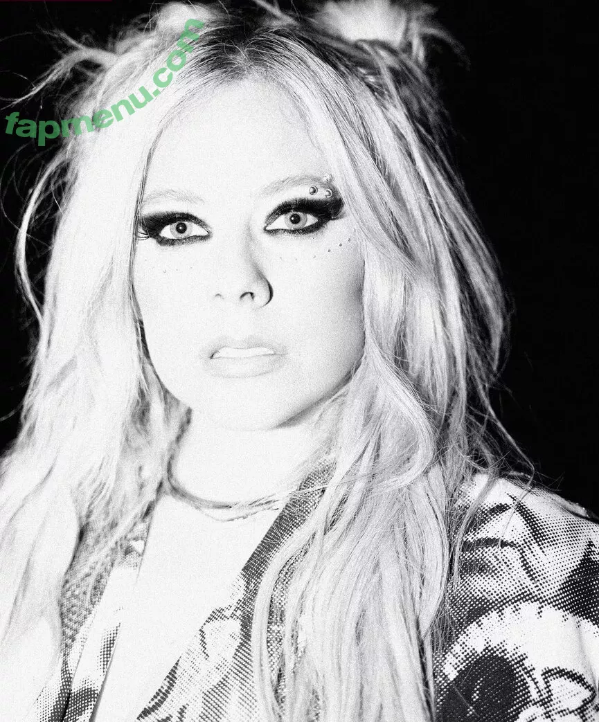 Avril Lavigne nude photo #0629 (AvrilLavigne)
