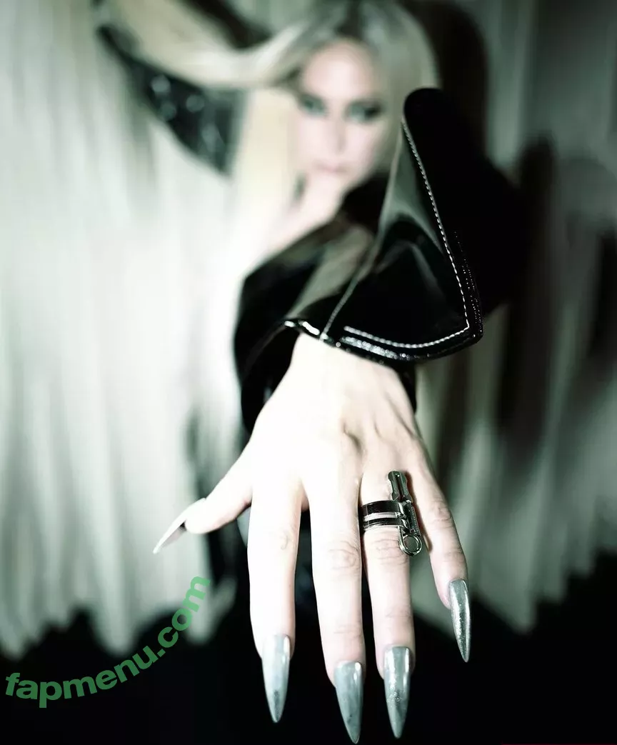 Avril Lavigne nude photo #0637 (AvrilLavigne)