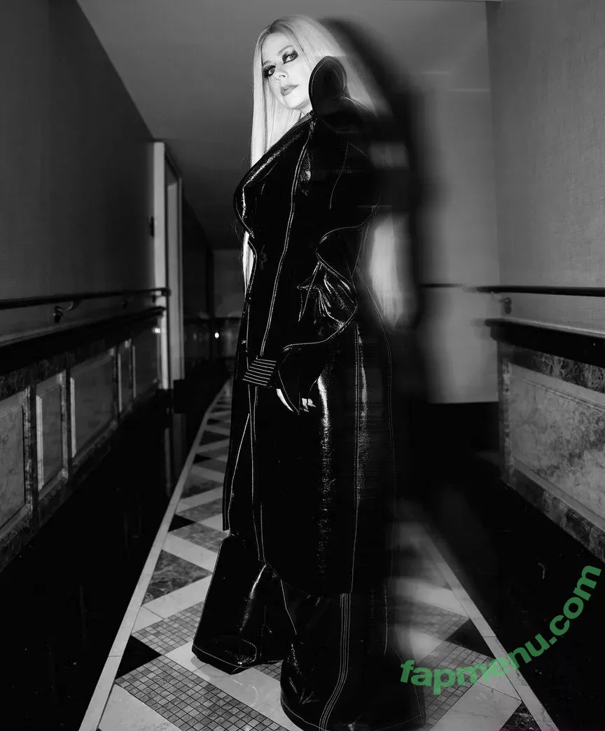 Avril Lavigne nude photo #0645 (AvrilLavigne)