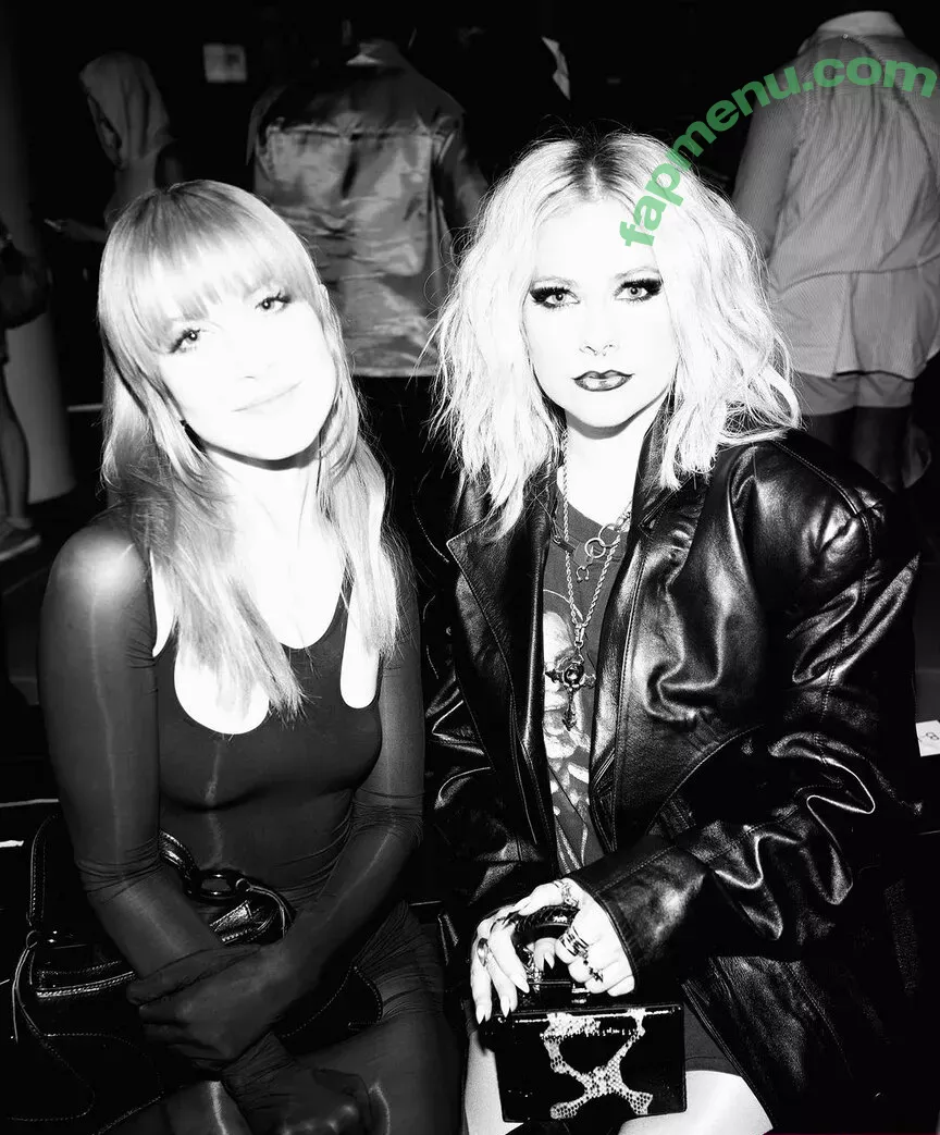 Avril Lavigne nude photo #0648 (AvrilLavigne)