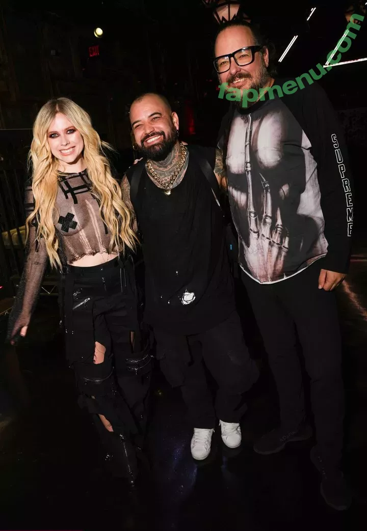 Avril Lavigne nude photo #0660 (AvrilLavigne)