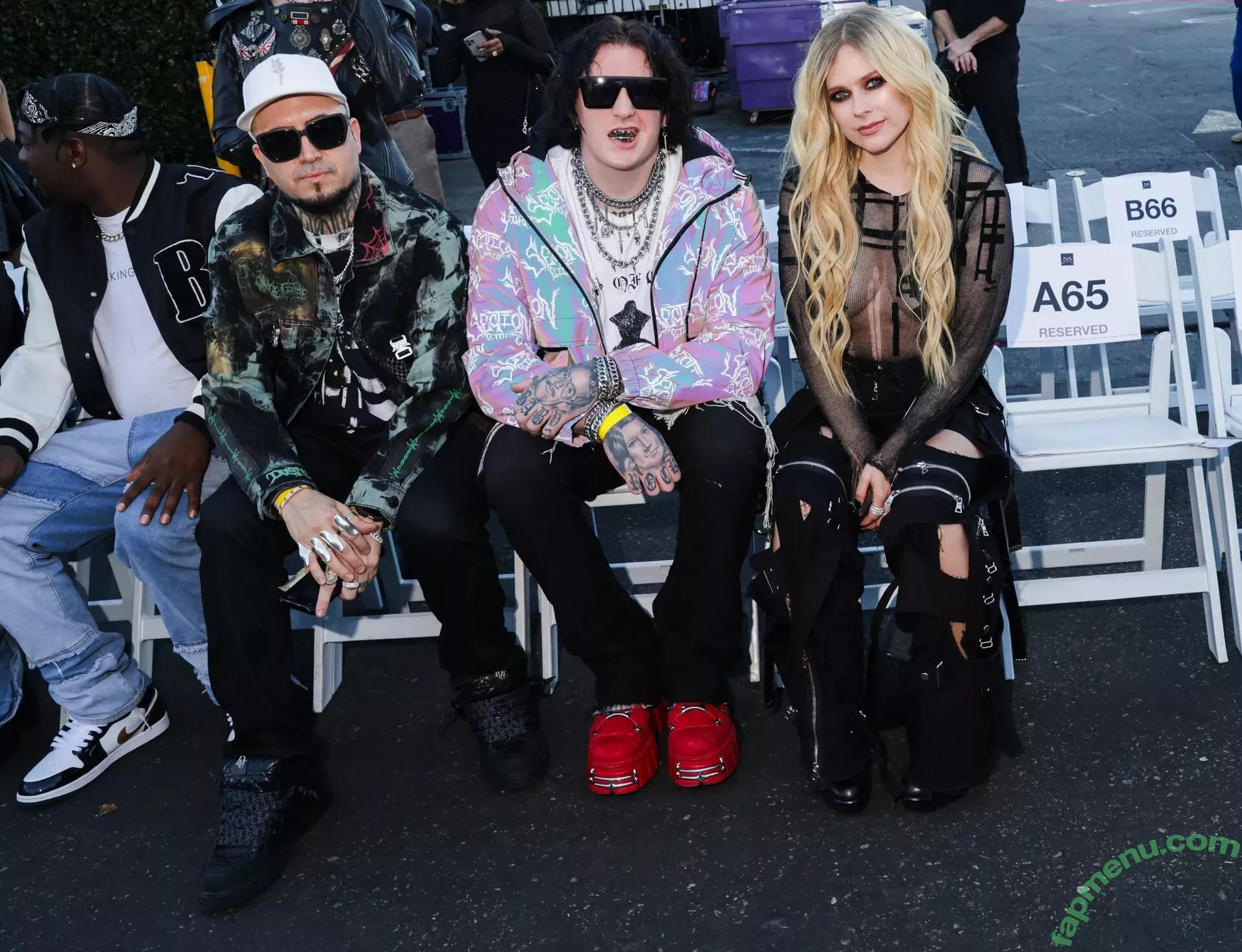 Avril Lavigne nude photo #0663 (AvrilLavigne)