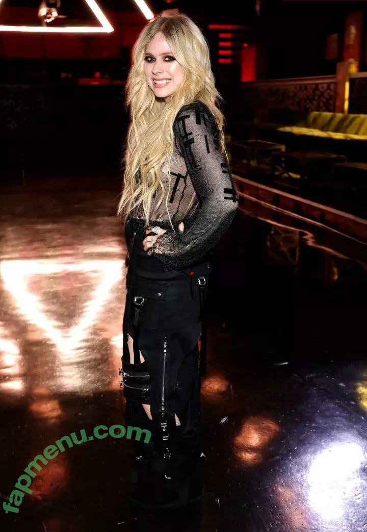 Avril Lavigne nude photo #0665 (AvrilLavigne)