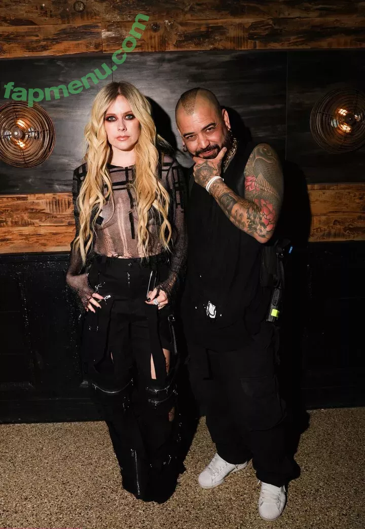 Avril Lavigne nude photo #0669 (AvrilLavigne)