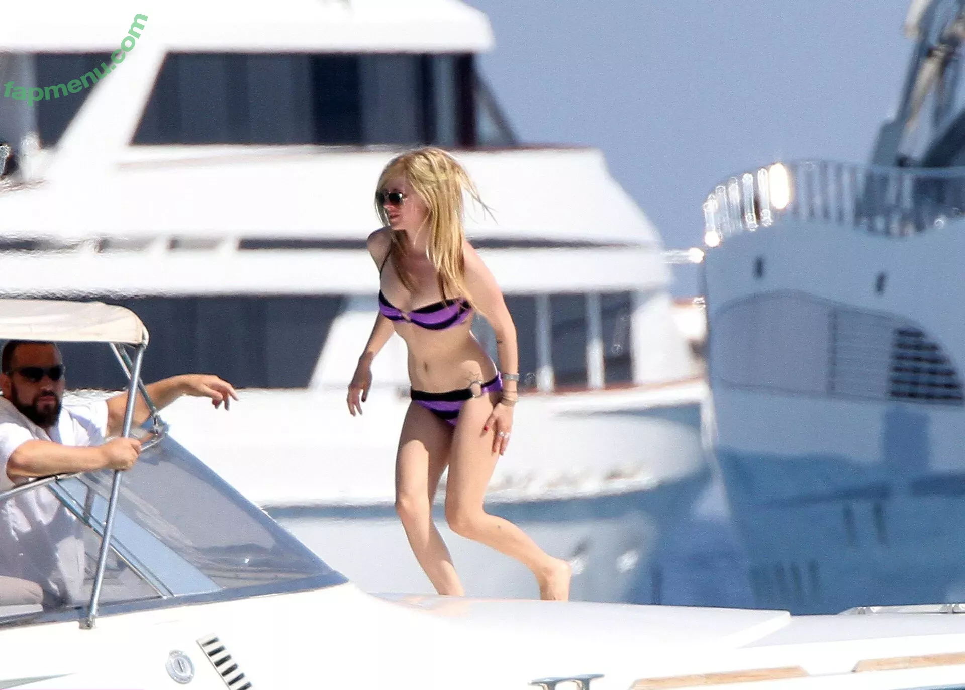 Avril Lavigne nude photo #0706 (AvrilLavigne)