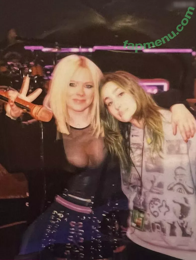 Avril Lavigne nude photo #0761 (AvrilLavigne)