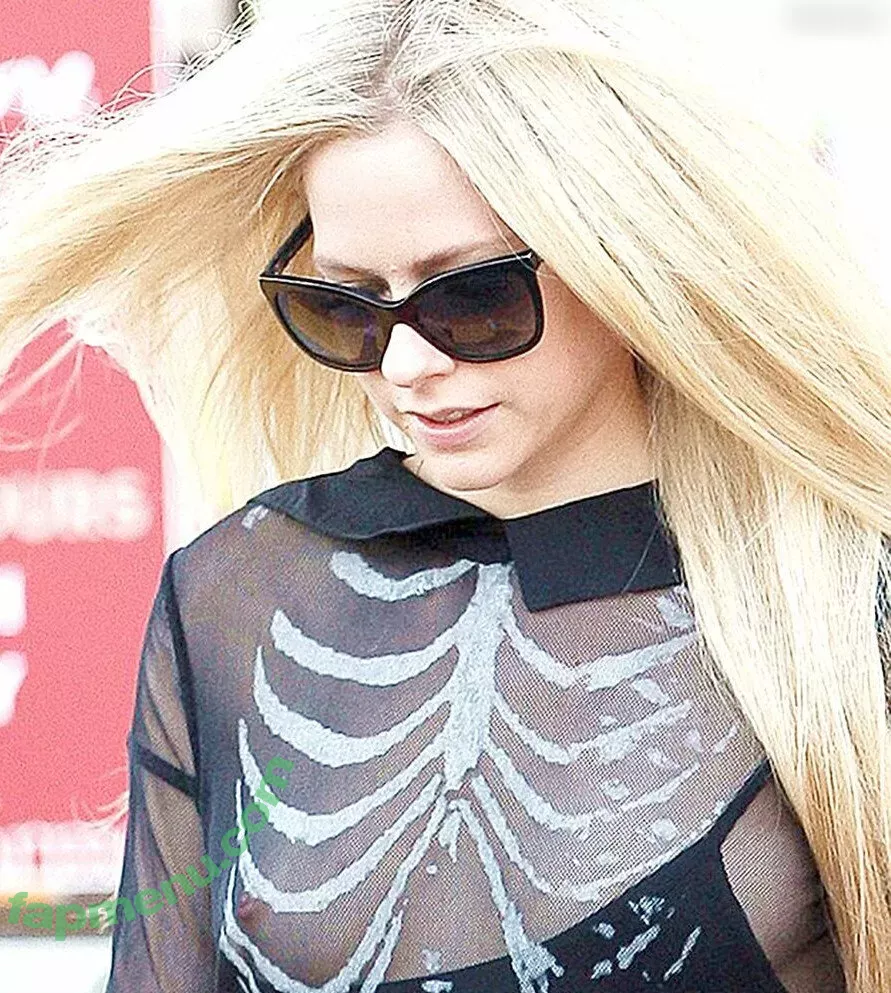 Avril Lavigne nude photo #0770 (AvrilLavigne)