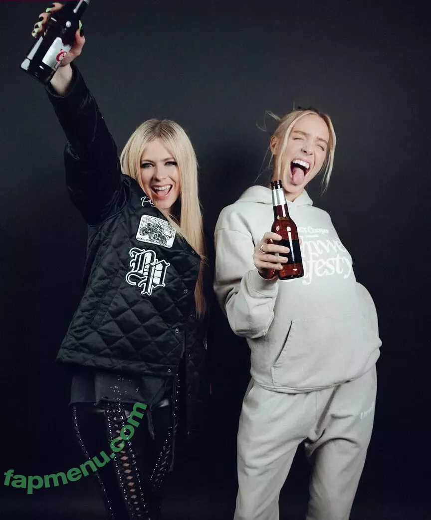 Avril Lavigne nude photo #0773 (AvrilLavigne)