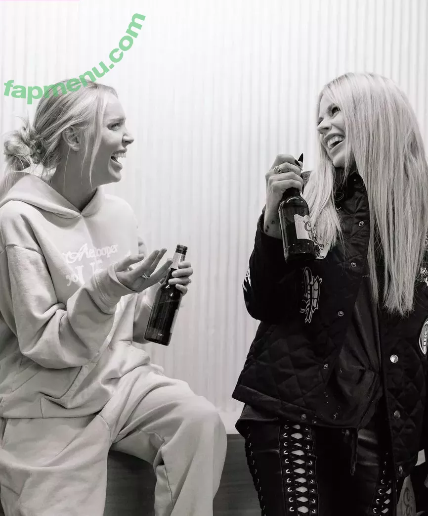 Avril Lavigne nude photo #0774 (AvrilLavigne)