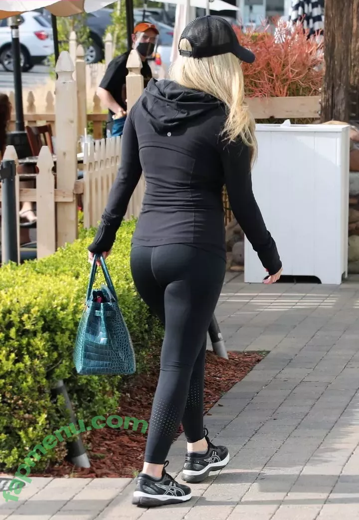 Avril Lavigne nude photo #0778 (AvrilLavigne)