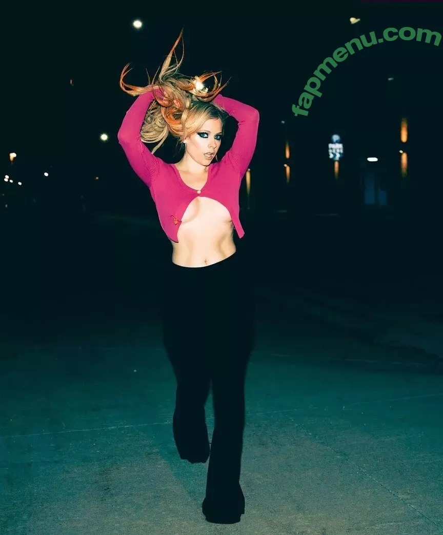 Avril Lavigne nude photo #0786 (AvrilLavigne)